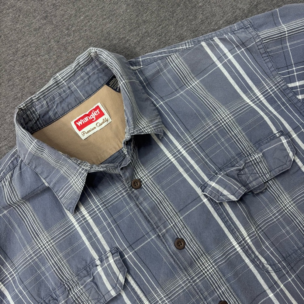 Wrangler Men's Gray‎ Plaid Button Down Shirt